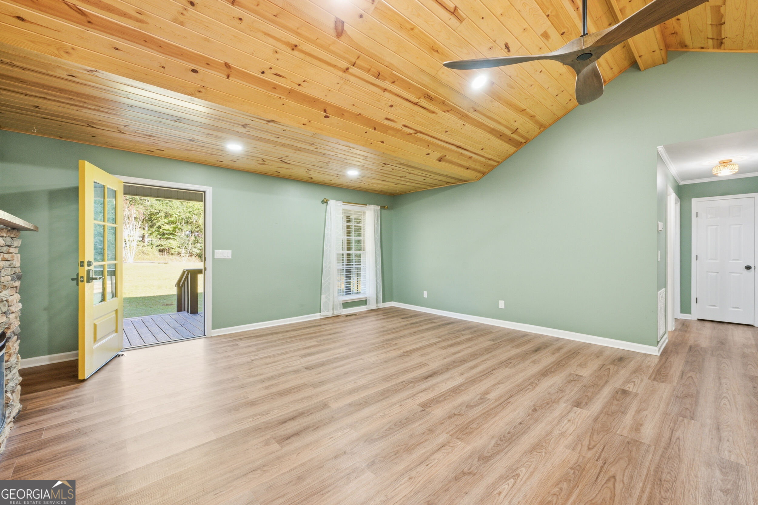 443 Athens Street Property Photo 4