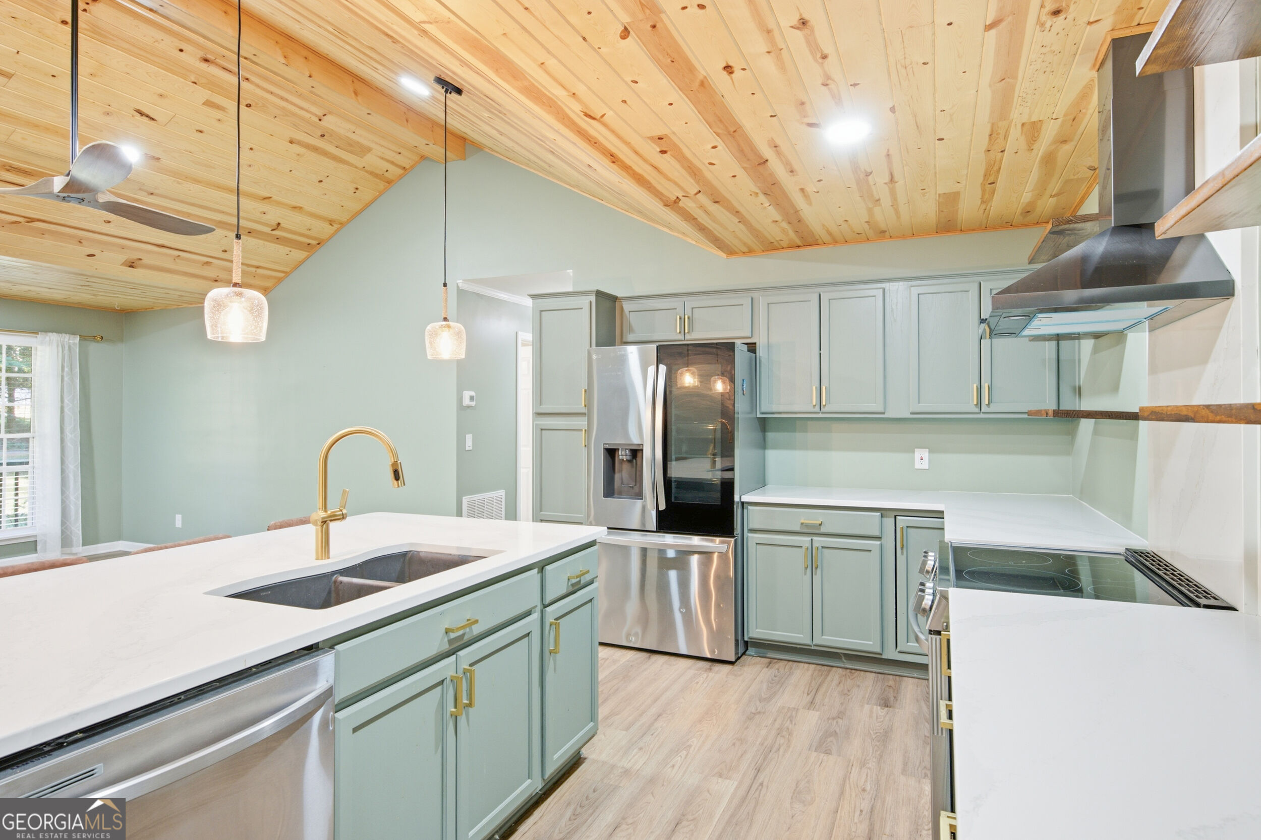 443 Athens Street Property Photo 7