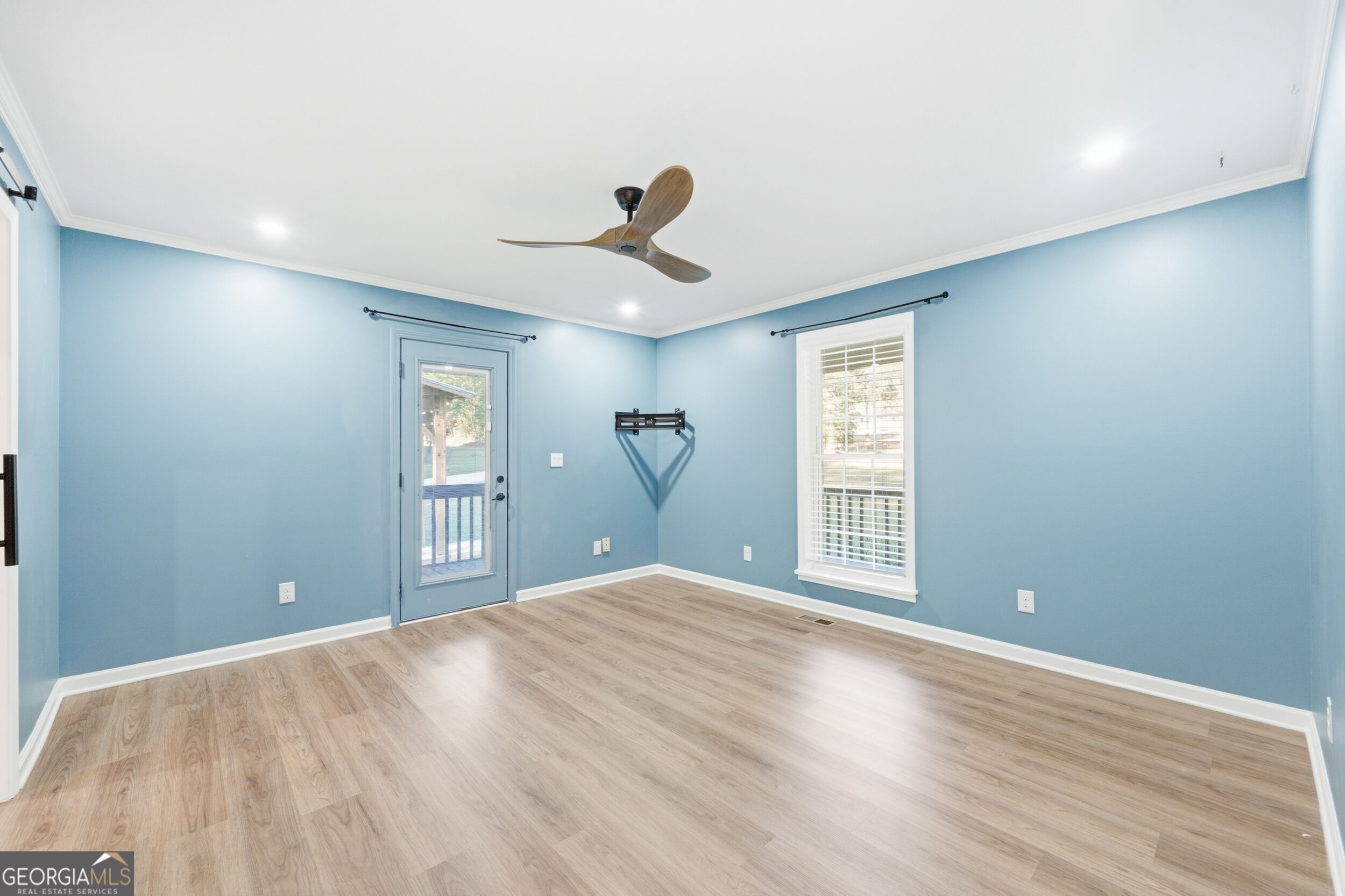 443 Athens Street Property Photo 10