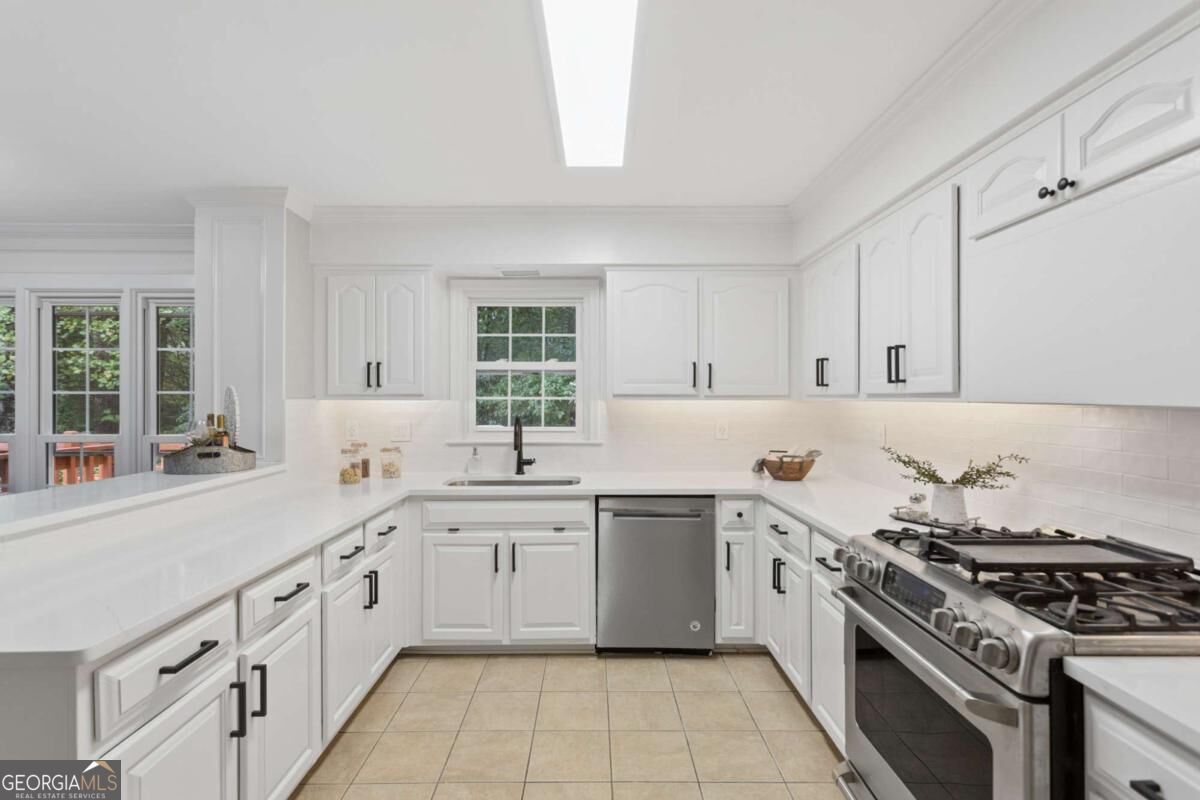 3840 Fenway Crossing Property Photo 7