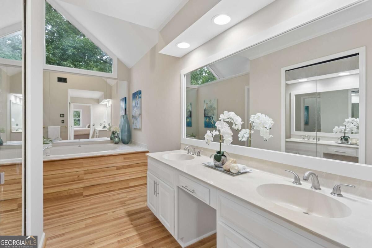 3840 Fenway Crossing Property Photo 11
