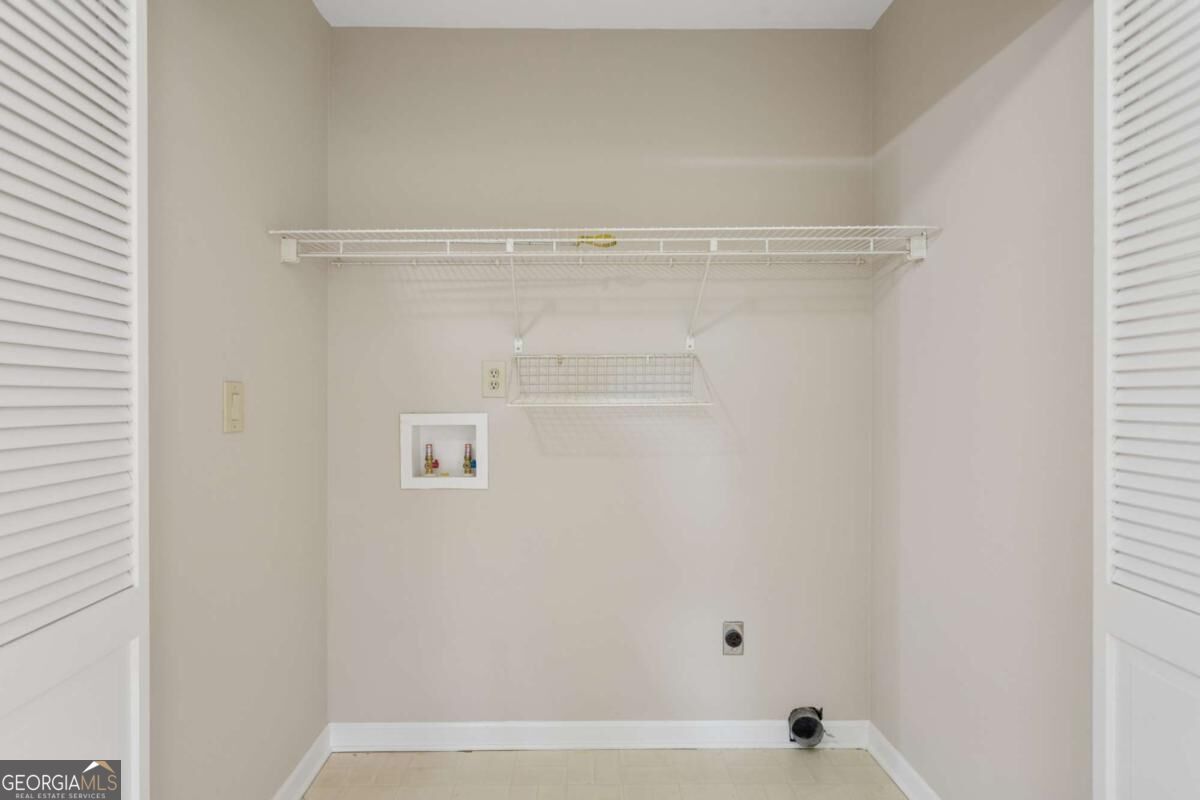 3840 Fenway Crossing Property Photo 17