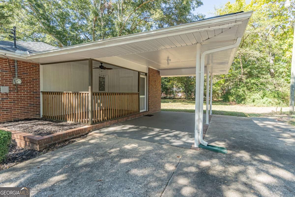 264 East Broad Street Property Photo 4
