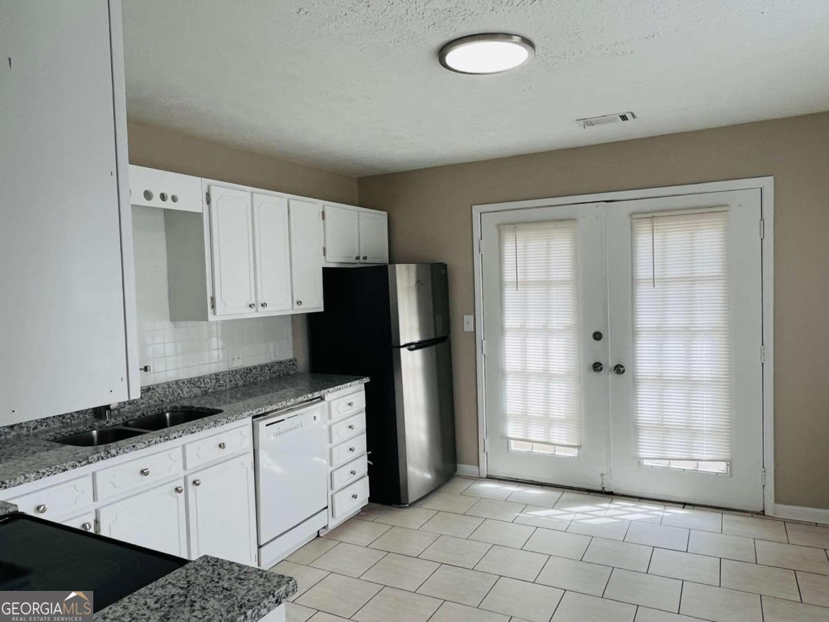859 Park Place # B Property Photo 5