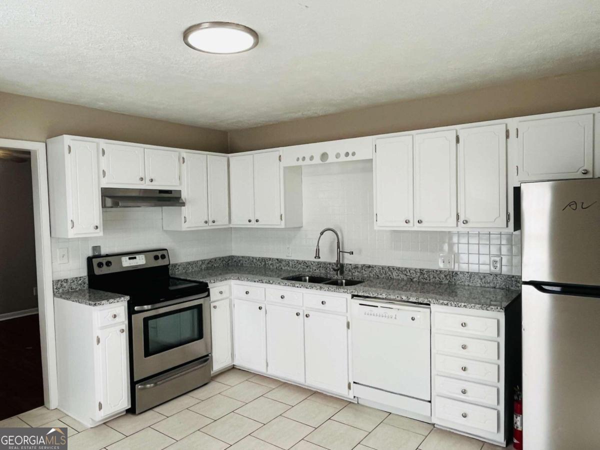 859 Park Place # B Property Photo 6