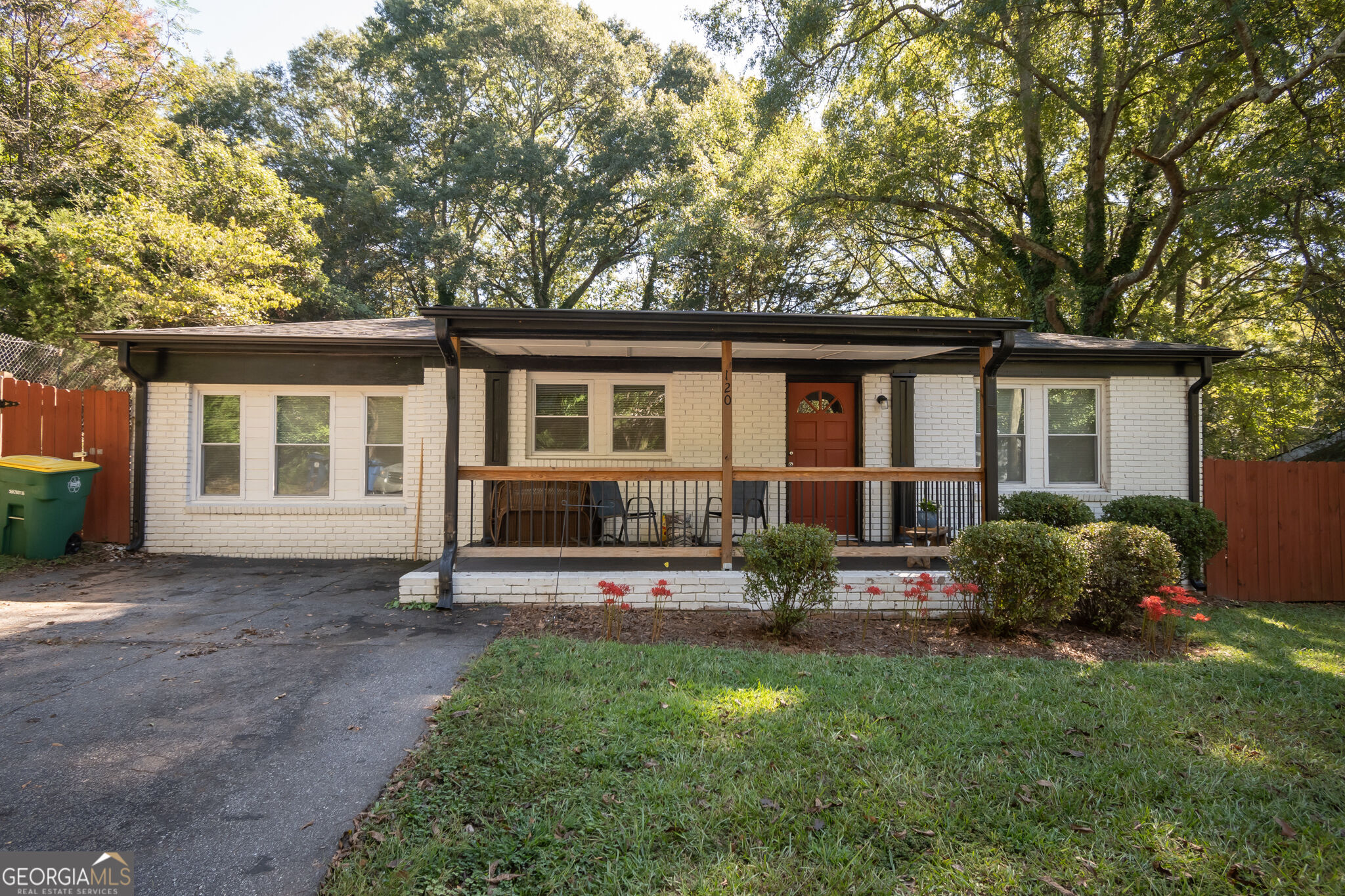 120 Hillside Street Property Photo 2