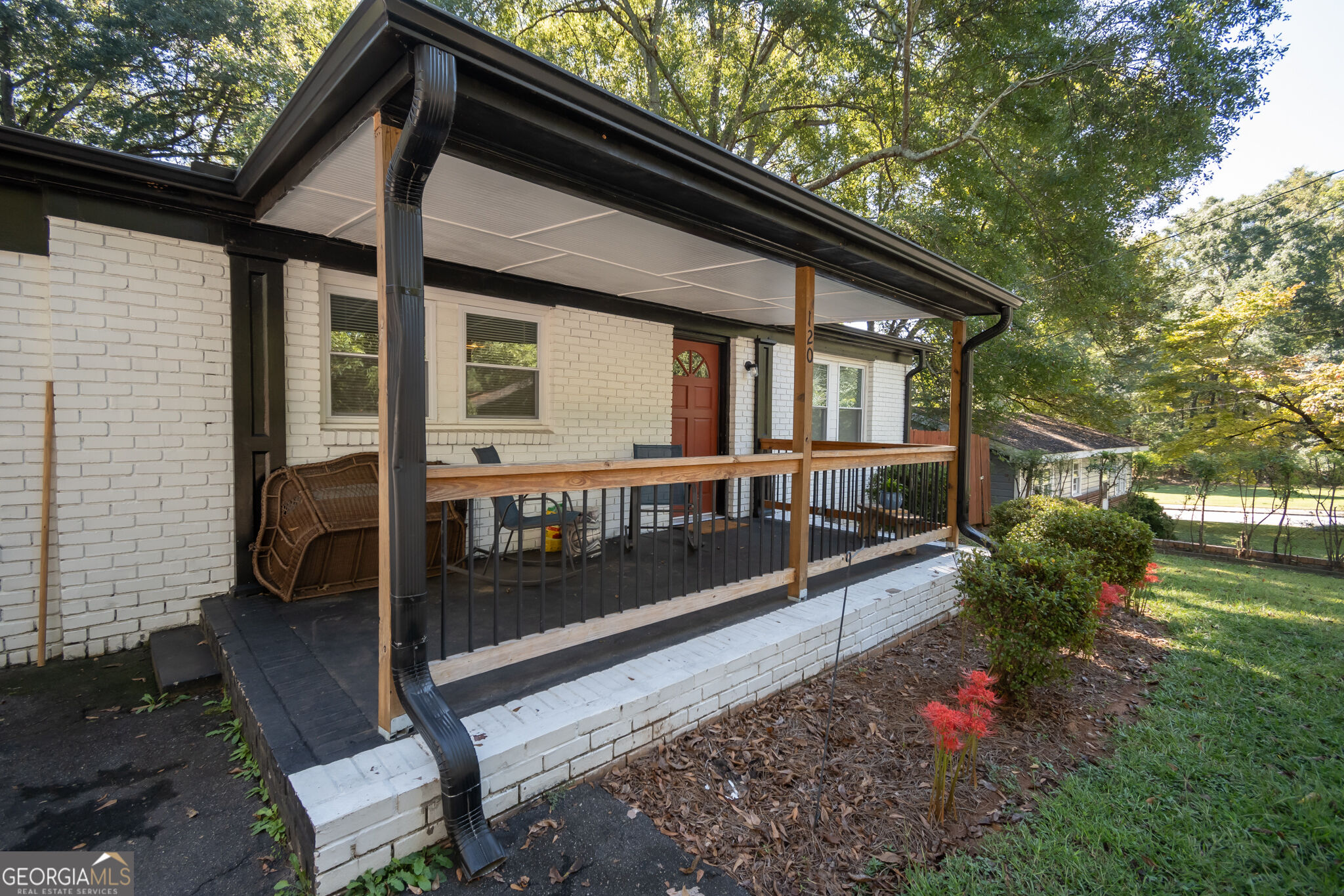 120 Hillside Street Property Photo 4
