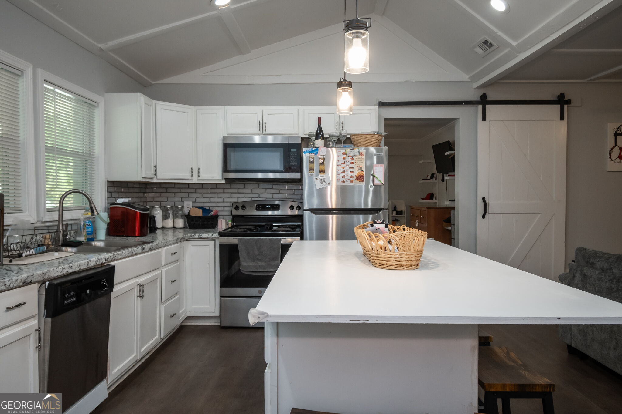 120 Hillside Street Property Photo 6