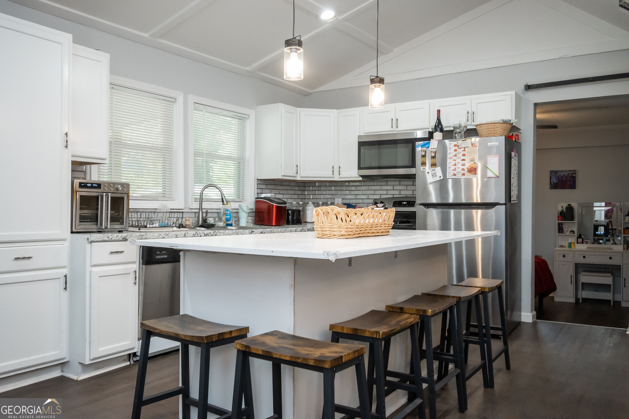 120 Hillside Street Property Photo 8