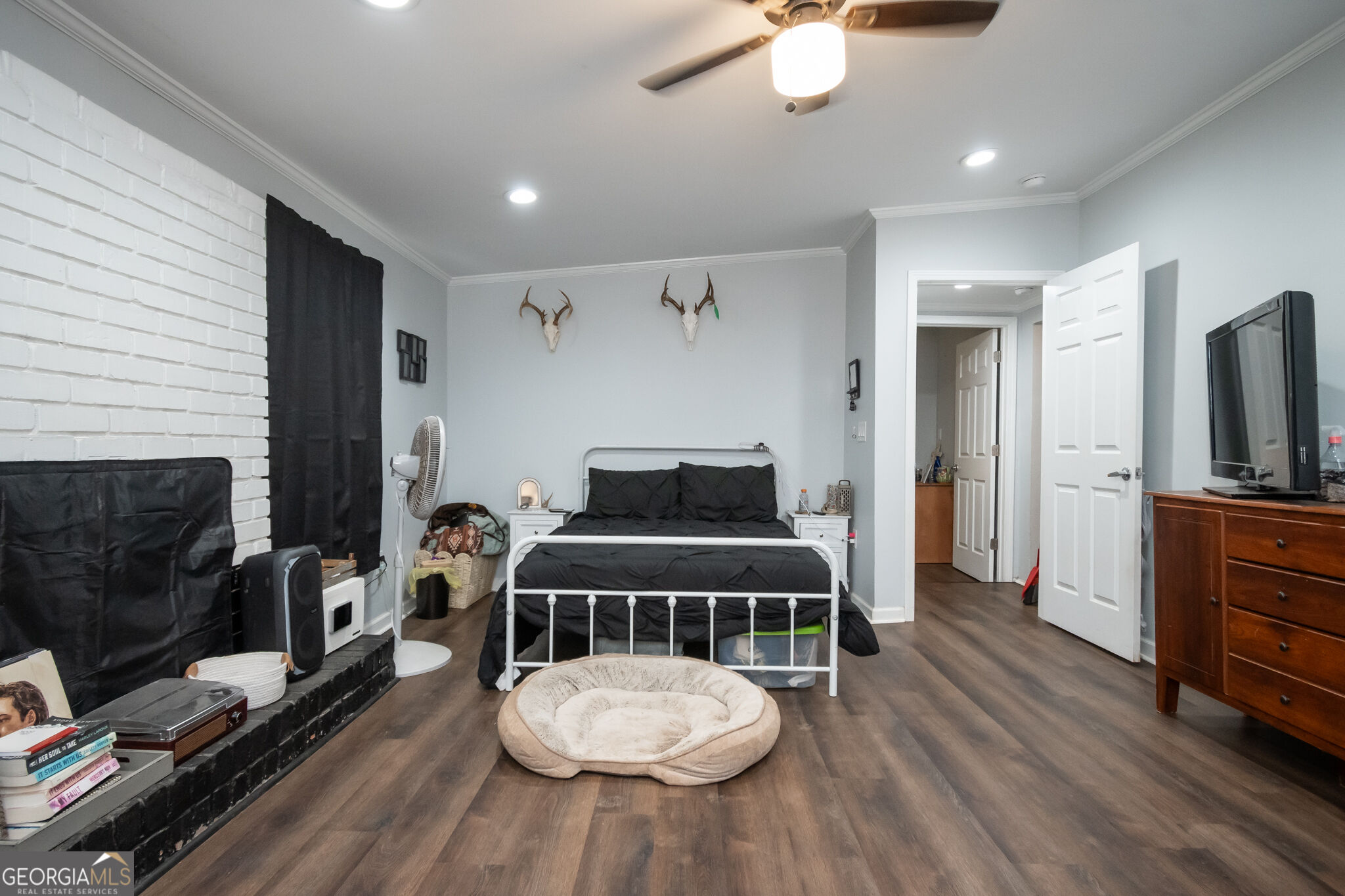 120 Hillside Street Property Photo 30