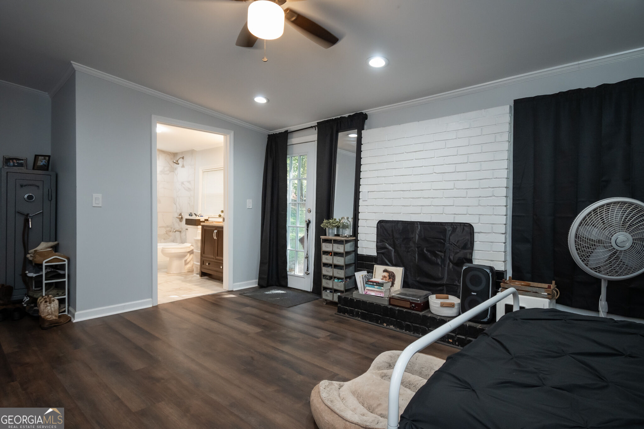 120 Hillside Street Property Photo 32