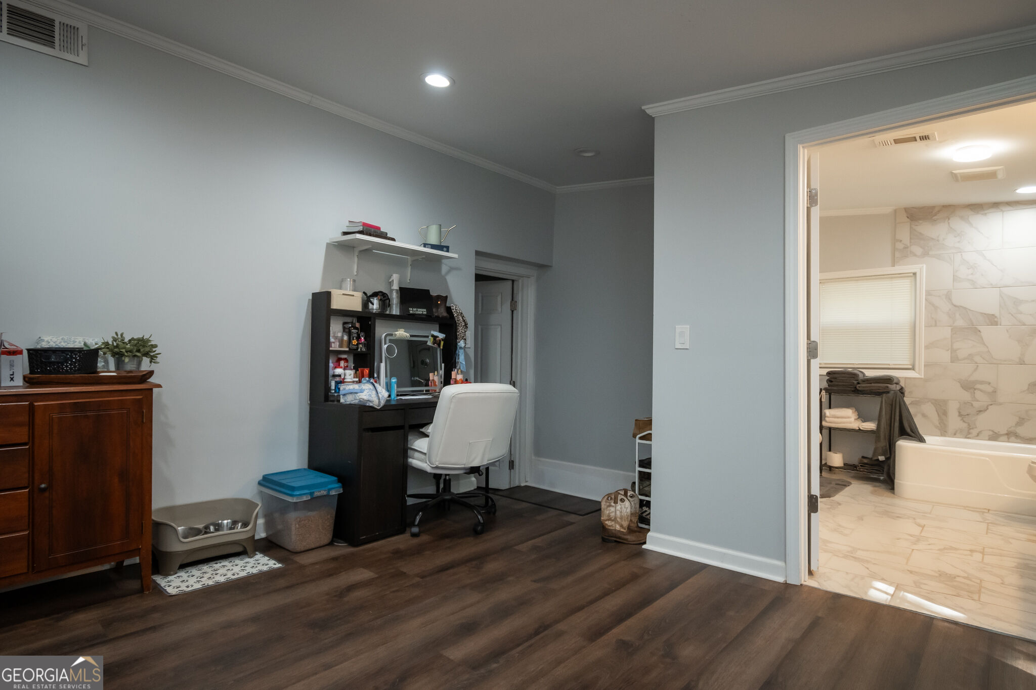 120 Hillside Street Property Photo 33