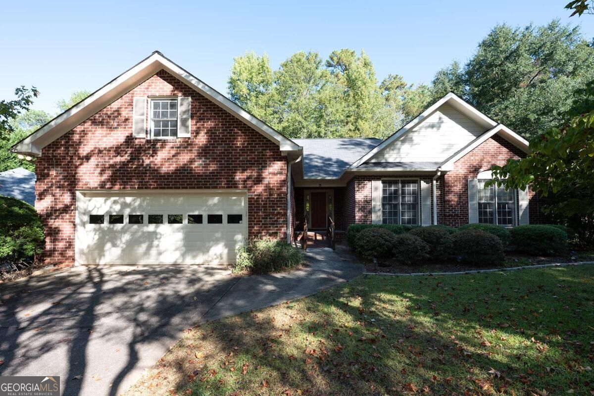 220 Meadow Creek Drive Property Photo 1