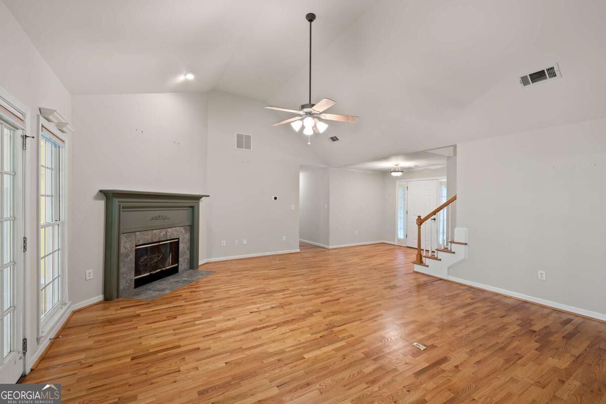 220 Meadow Creek Drive Property Photo 3