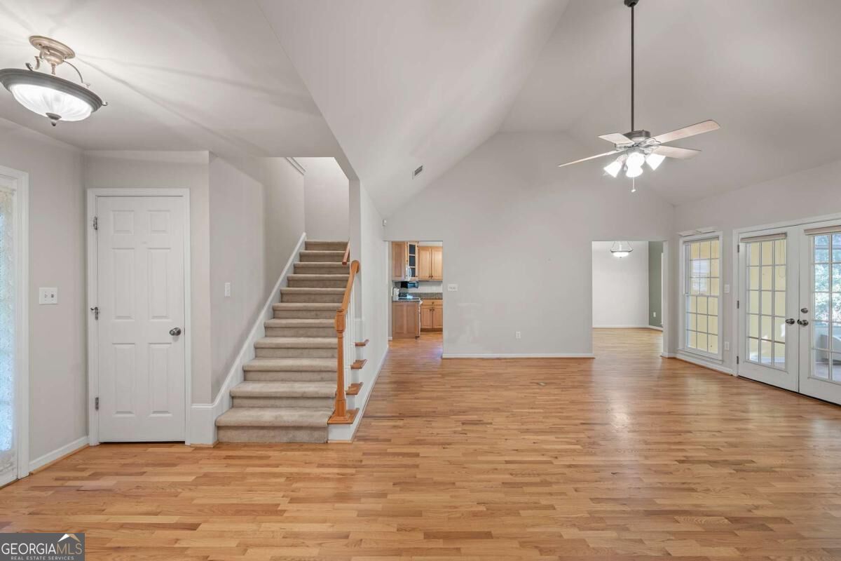 220 Meadow Creek Drive Property Photo 4