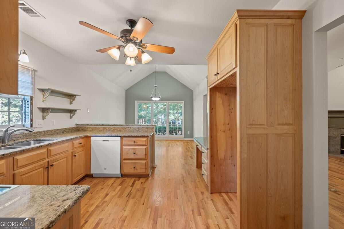 220 Meadow Creek Drive Property Photo 6