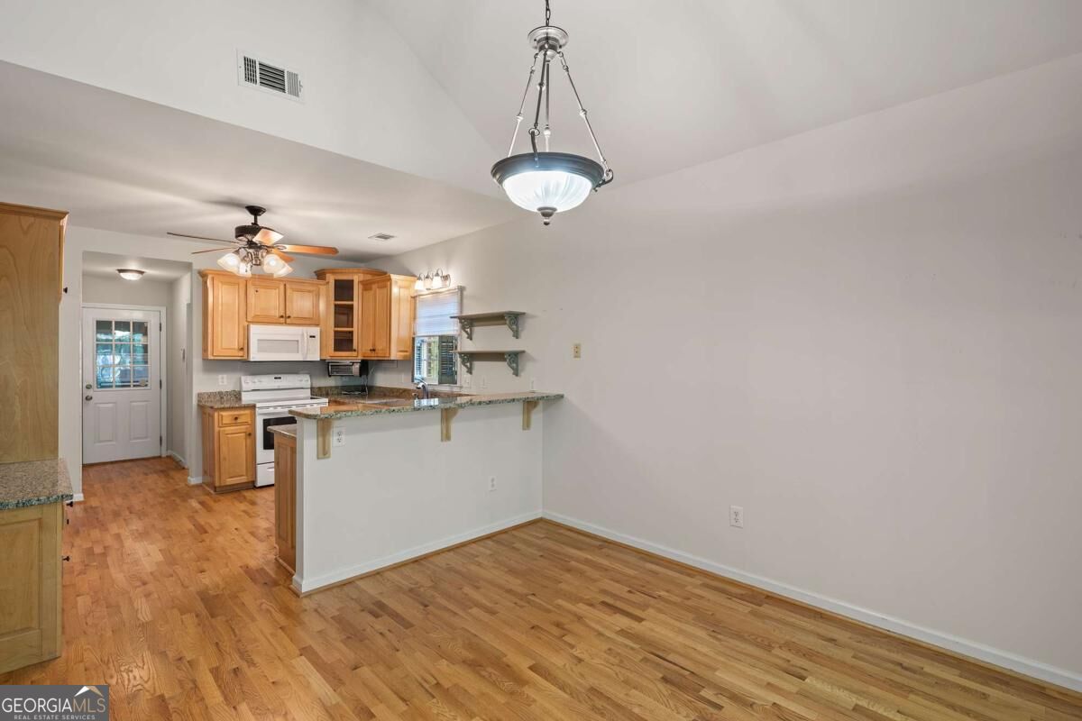 220 Meadow Creek Drive Property Photo 9