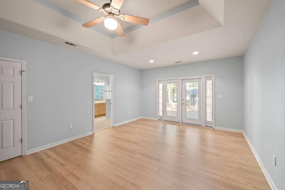 220 Meadow Creek Drive Property Photo 11
