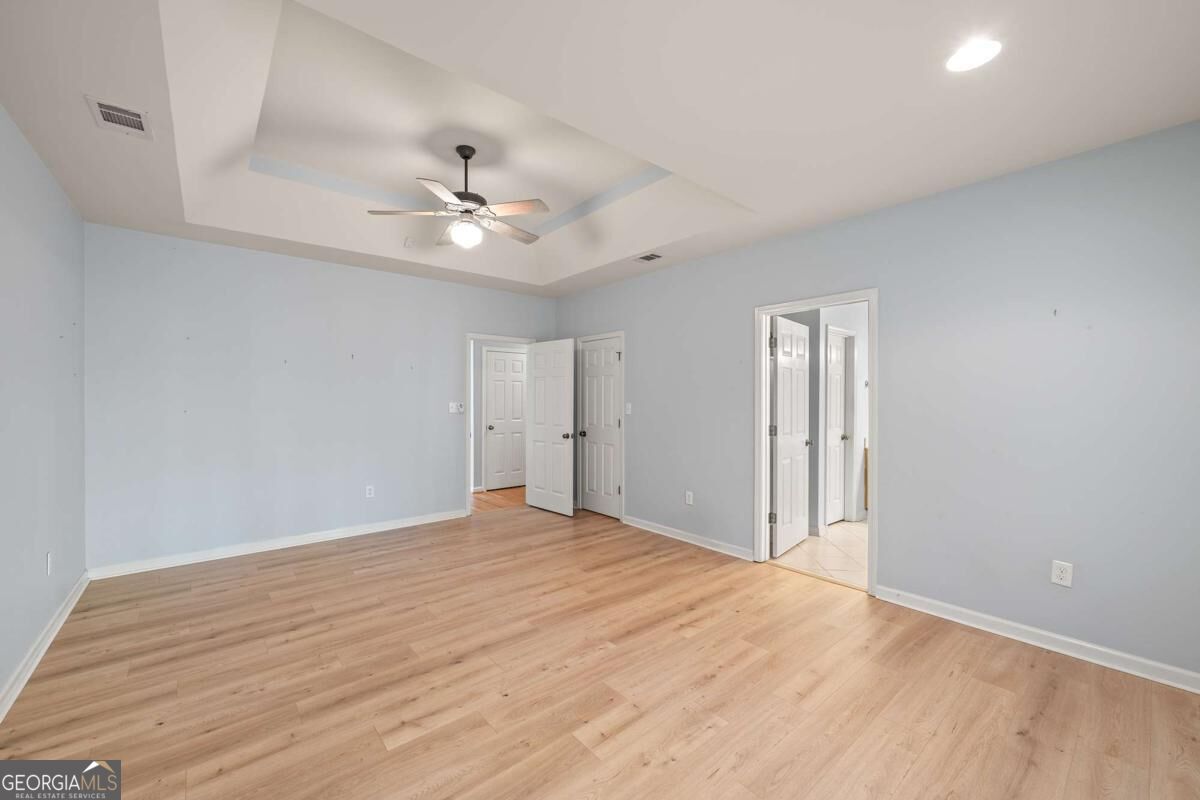 220 Meadow Creek Drive Property Photo 12