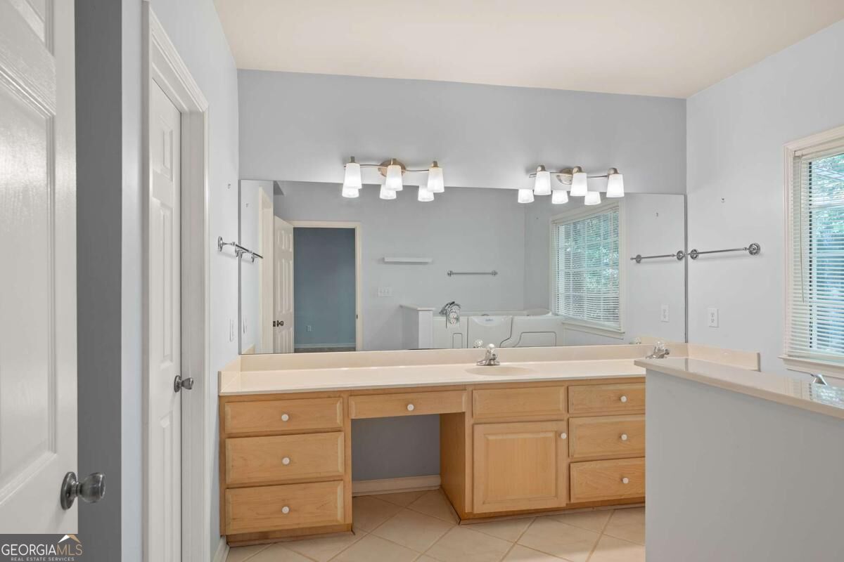 220 Meadow Creek Drive Property Photo 14
