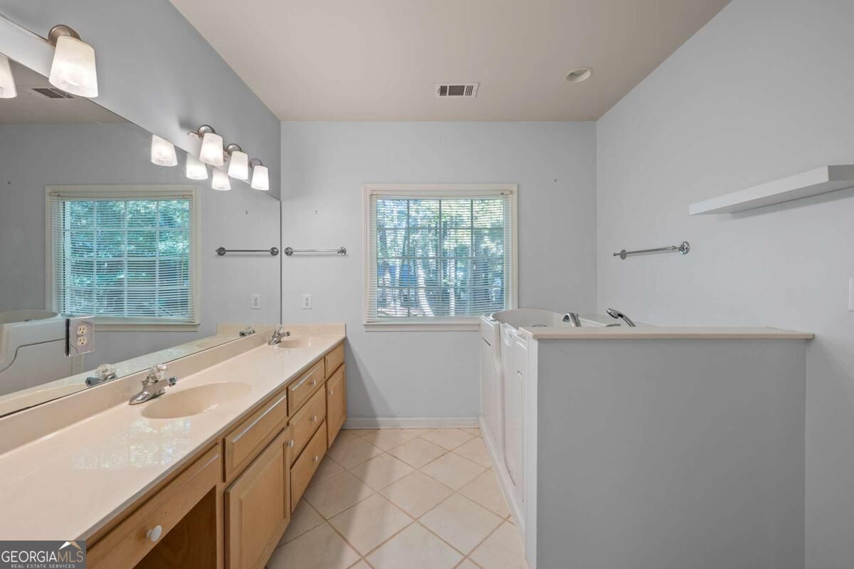 220 Meadow Creek Drive Property Photo 15