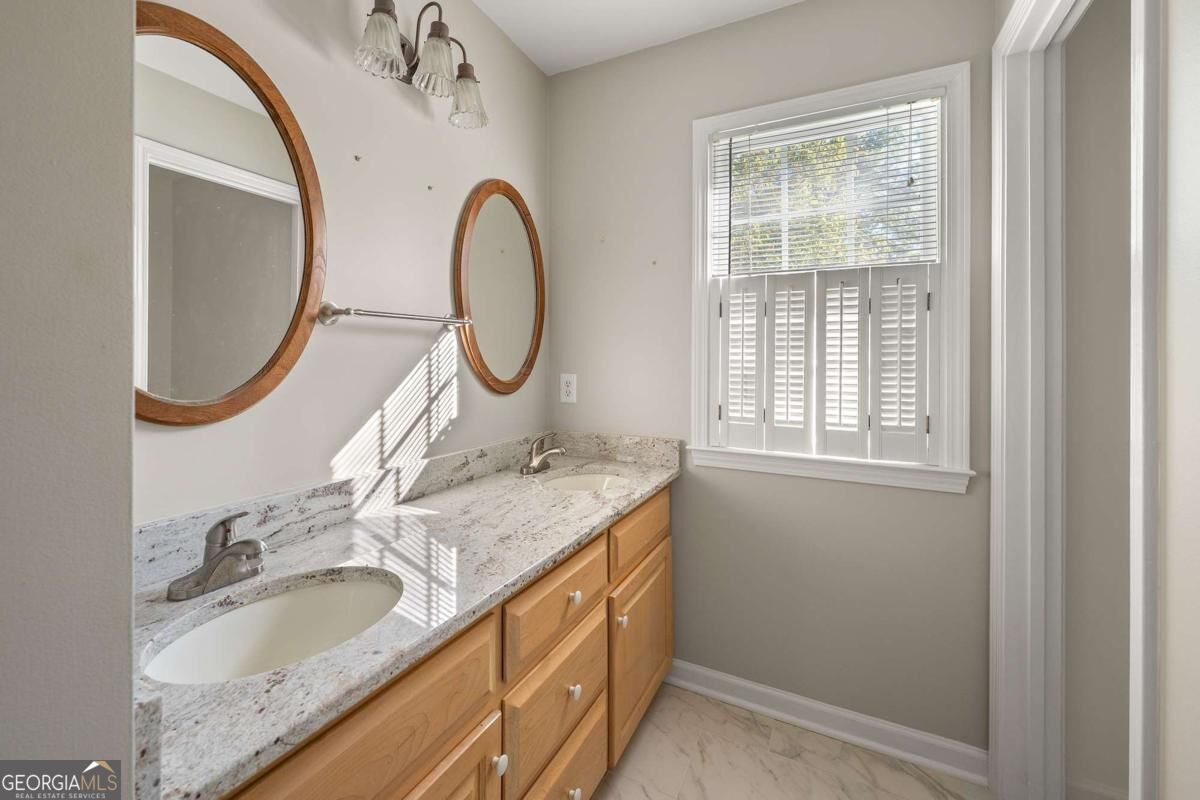 220 Meadow Creek Drive Property Photo 18