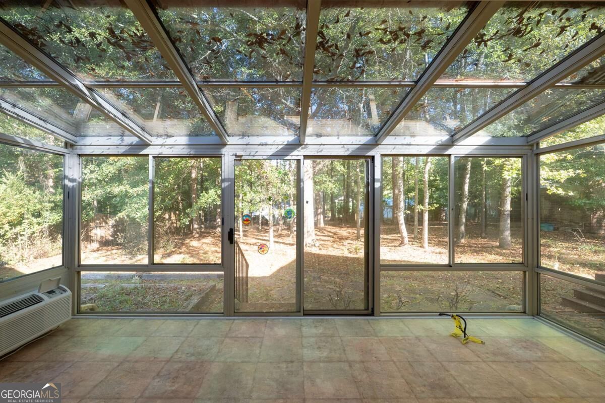 220 Meadow Creek Drive Property Photo 23