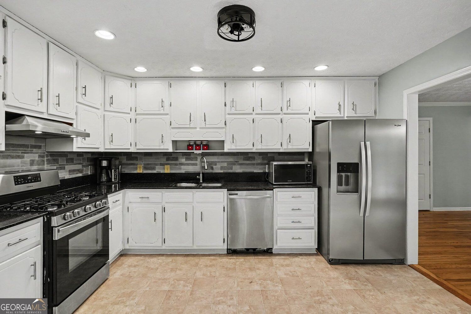 55 Southlake Lane Property Photo 4