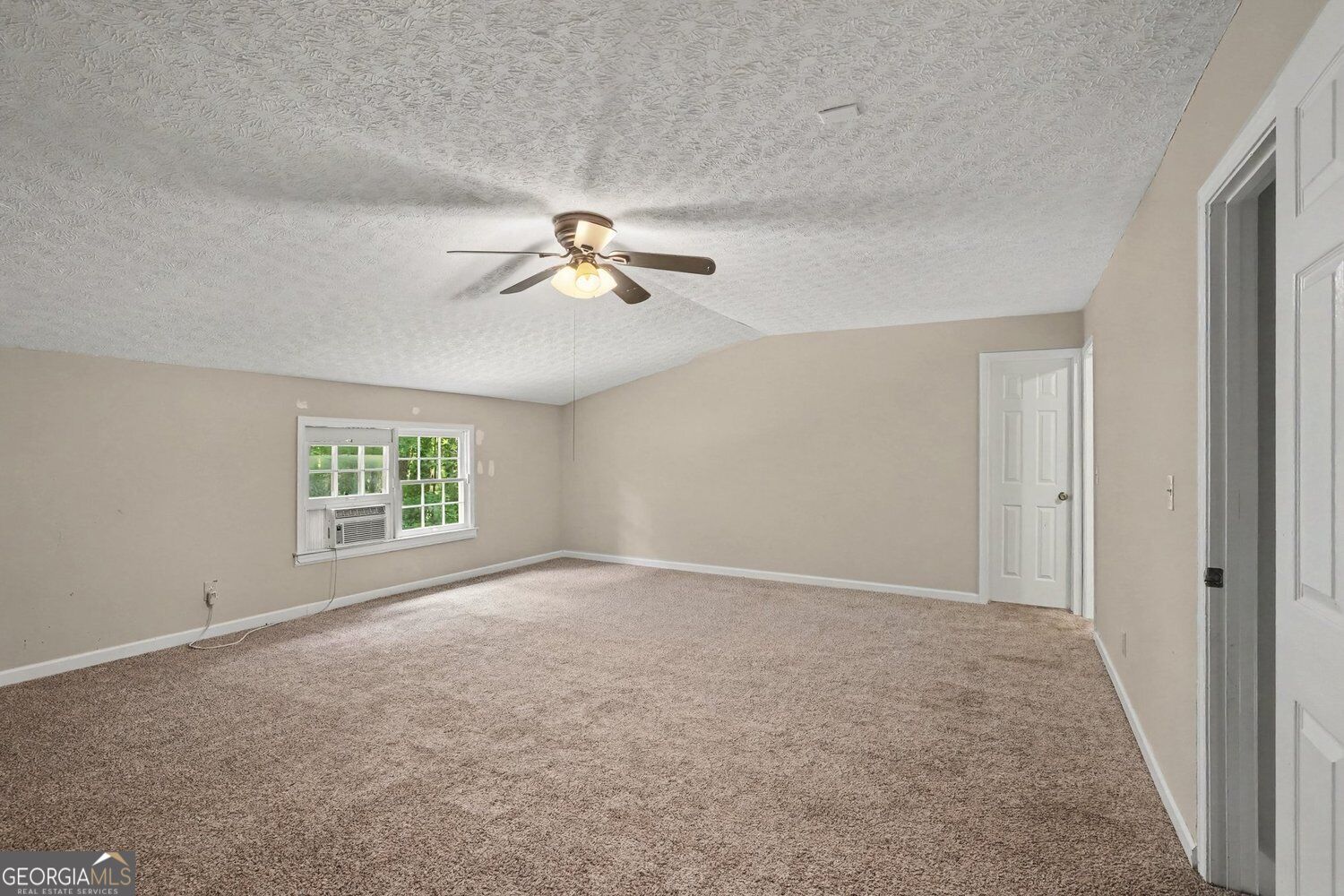 55 Southlake Lane Property Photo 28