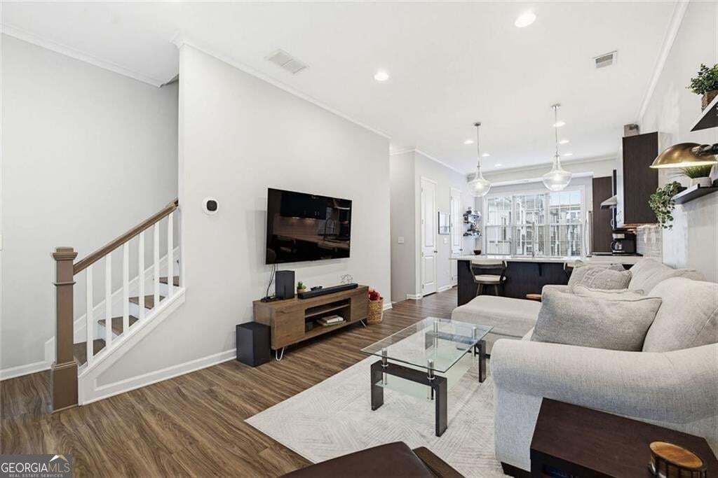 629 Broadview Place Ne Property Photo 8
