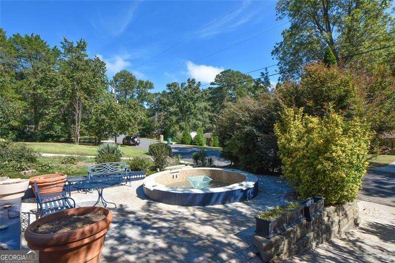 6810 Sunny Brook Lane Property Photo 6