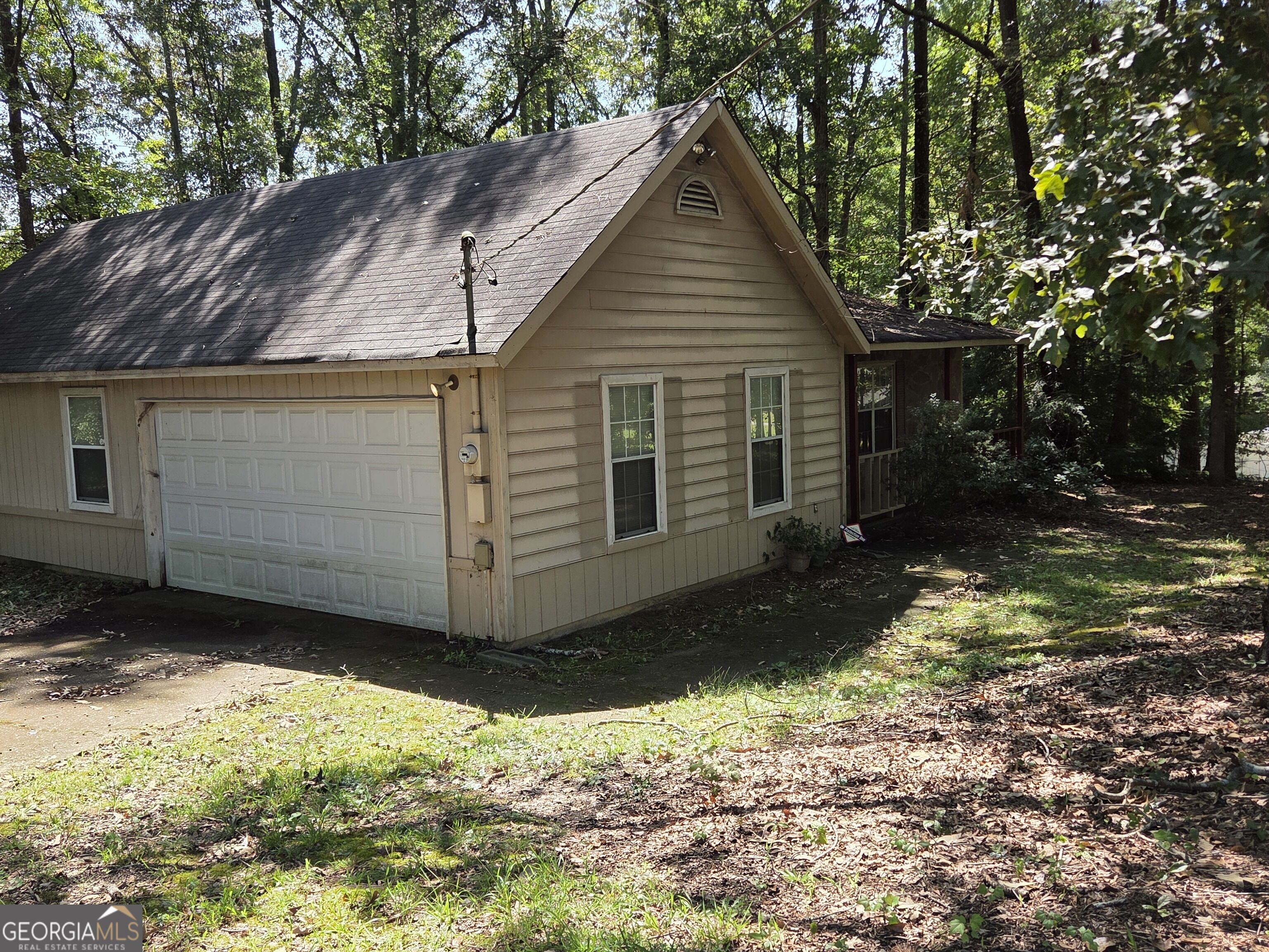 1916 Woods Court Property Photo 2