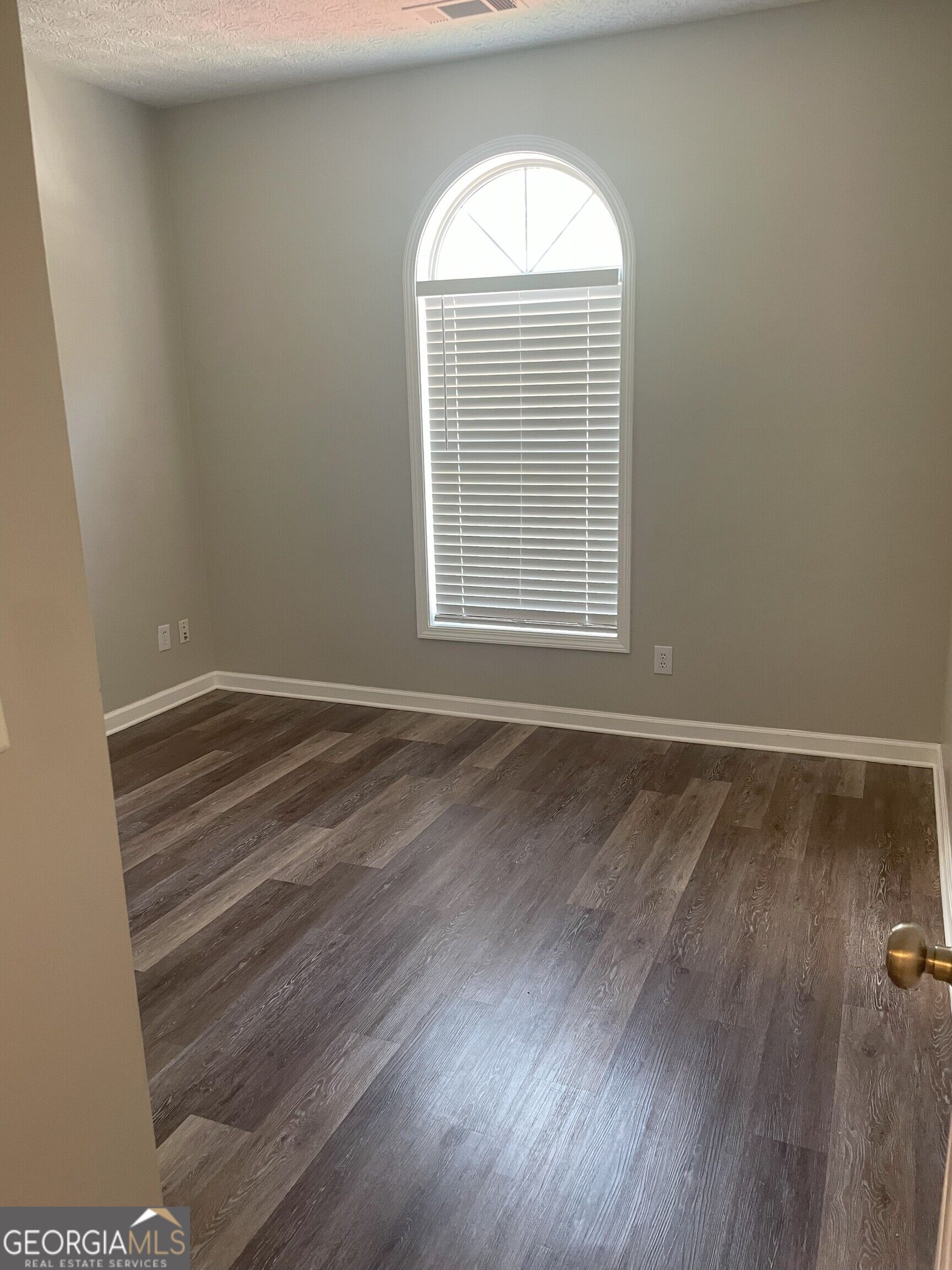 140 Aven Court Property Photo 6