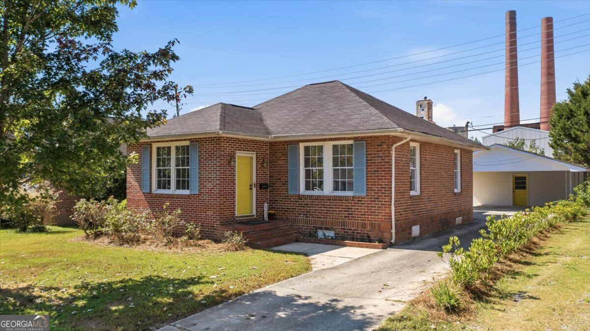 21 Poplar Street Ne Property Photo 1