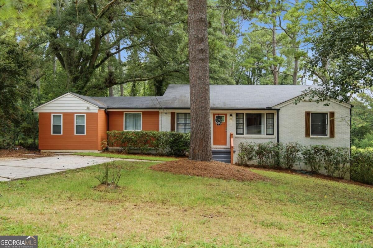 1402 Midlawn Drive Property Photo 1