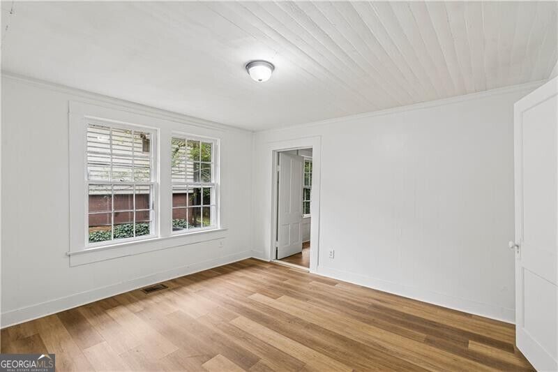 1938 Linwood Avenue Property Photo 8