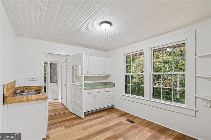 1938 Linwood Avenue Property Photo 11