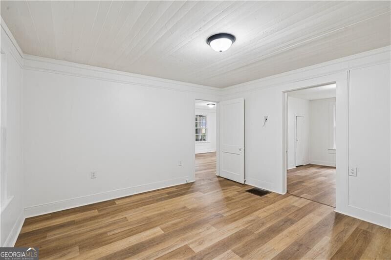 1938 Linwood Avenue Property Photo 16