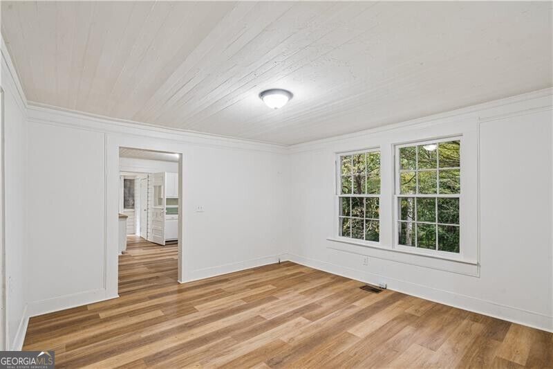 1938 Linwood Avenue Property Photo 17