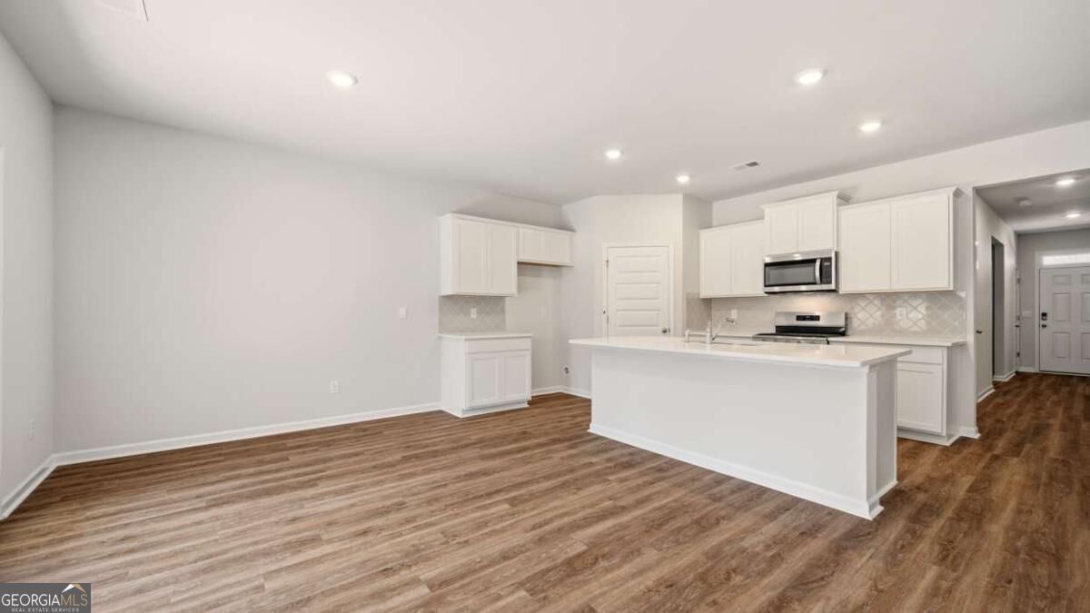 138 White Spruce Way Property Photo 8