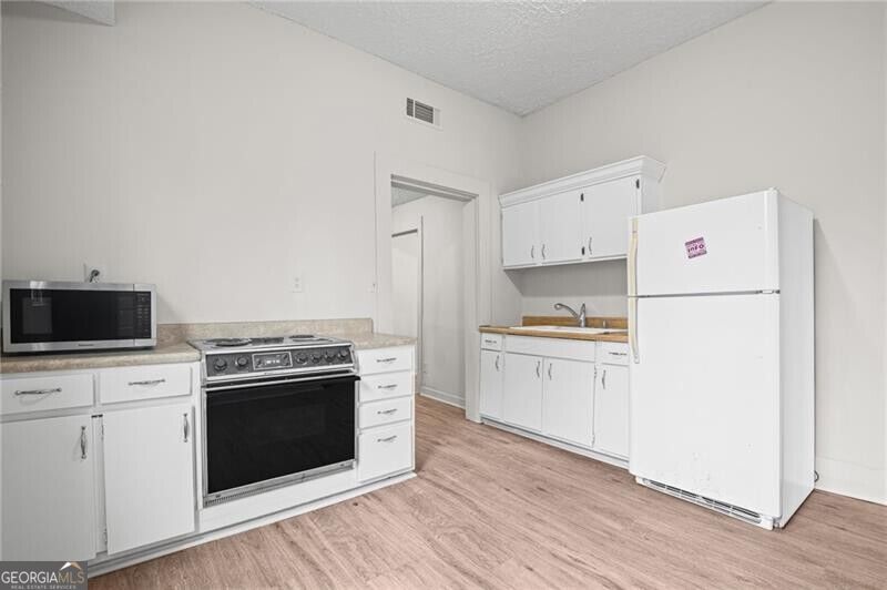 3097 East Point Street Property Photo 9