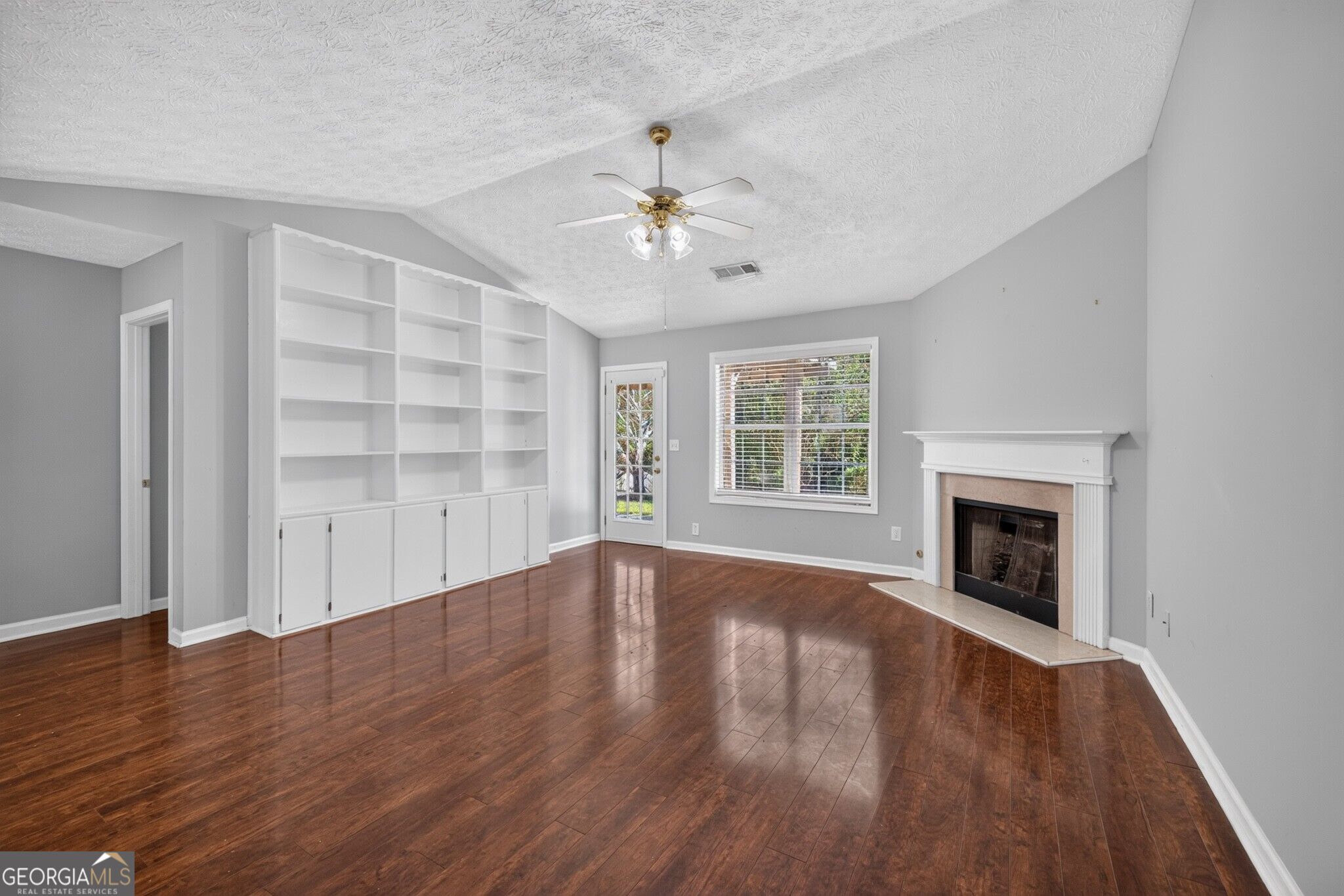6285 Huntcliff Drive Property Photo 5