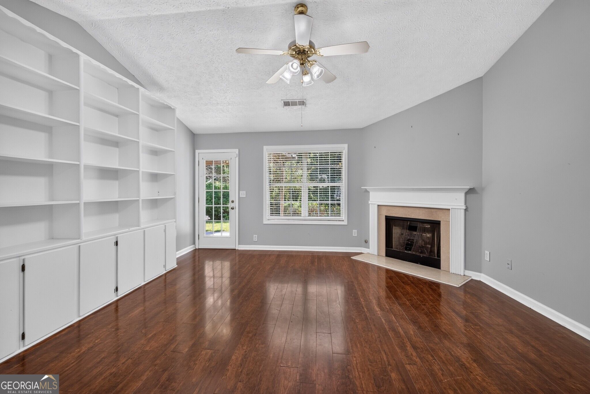 6285 Huntcliff Drive Property Photo 6