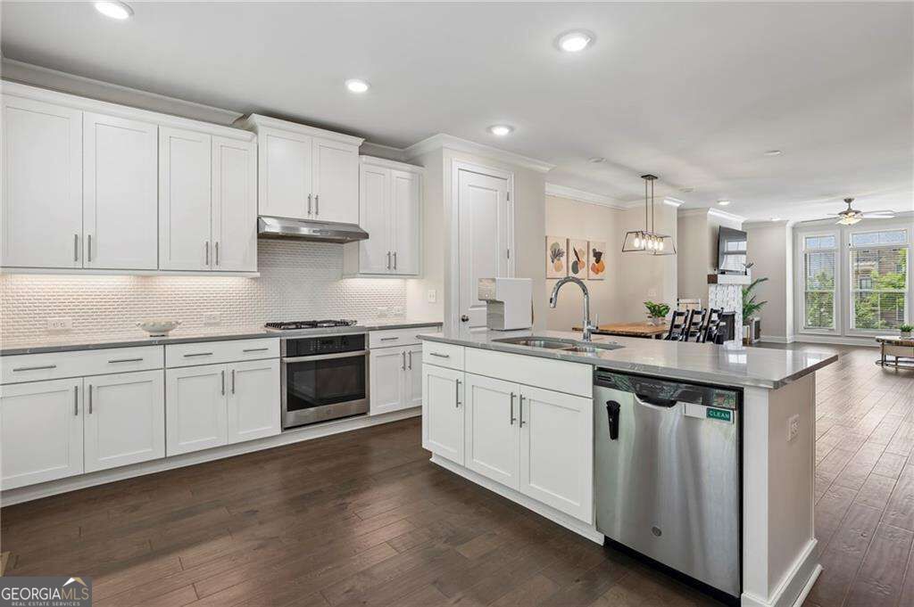 7938 Laurel Crest Drive Property Photo 1