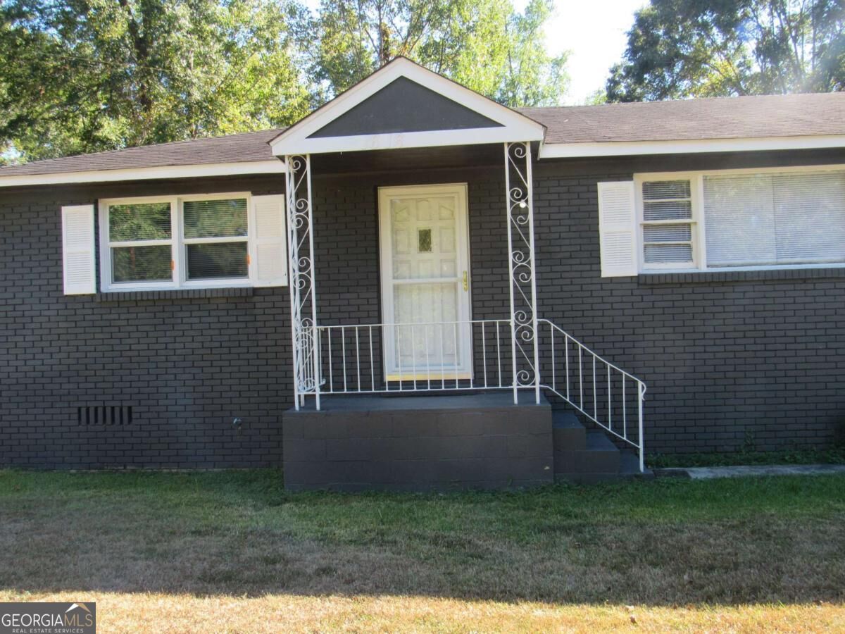 1616 Mathis Circle Property Photo 2