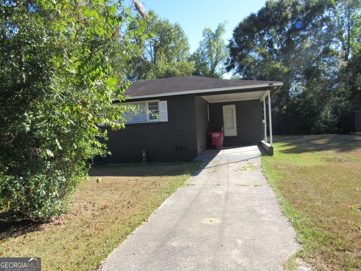 1616 Mathis Circle Property Photo 3