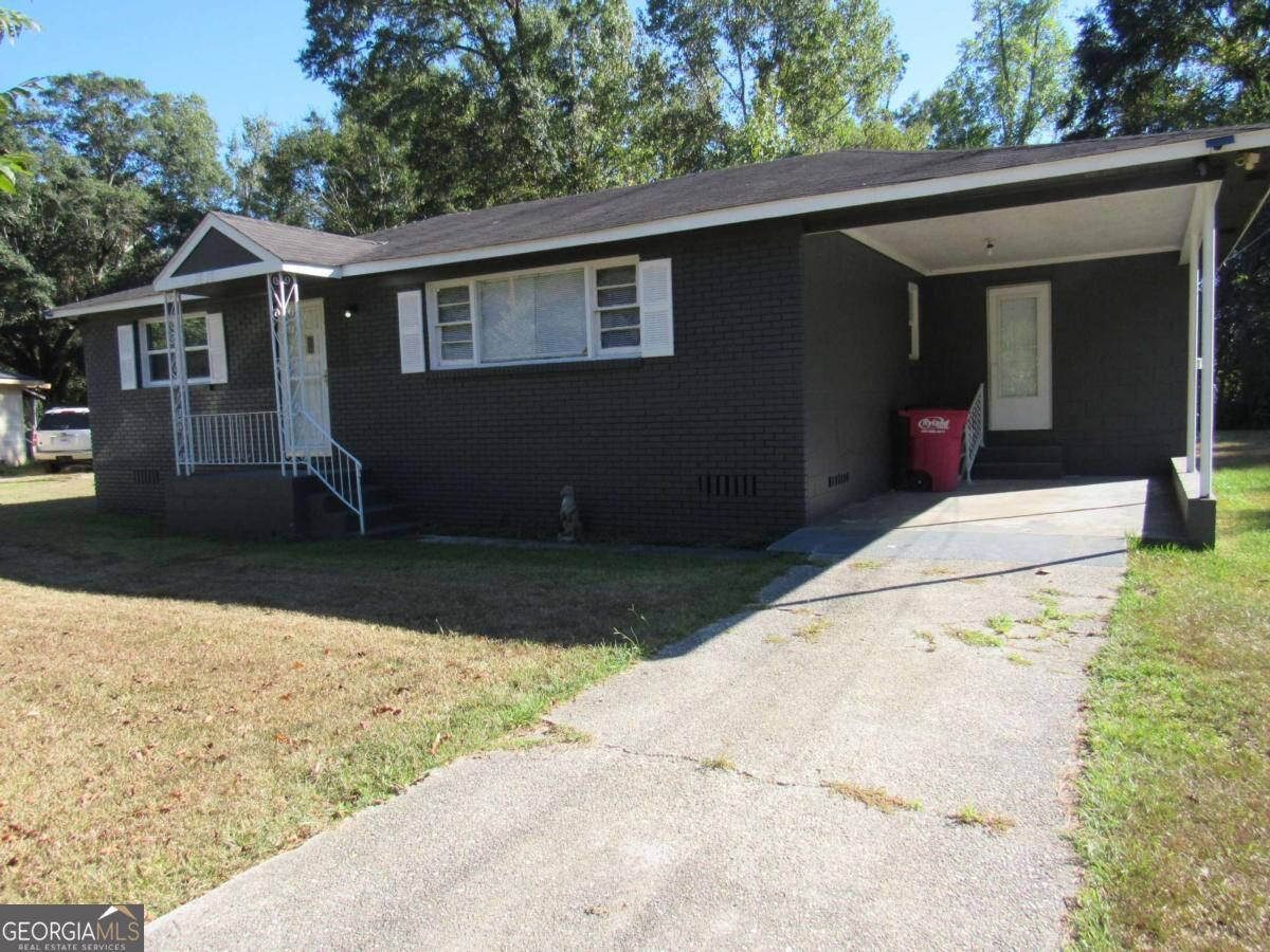 1616 Mathis Circle Property Photo 4