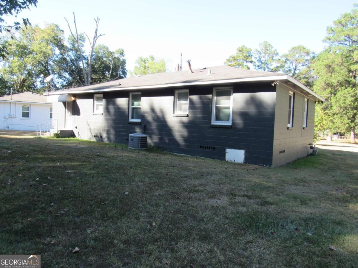 1616 Mathis Circle Property Photo 6