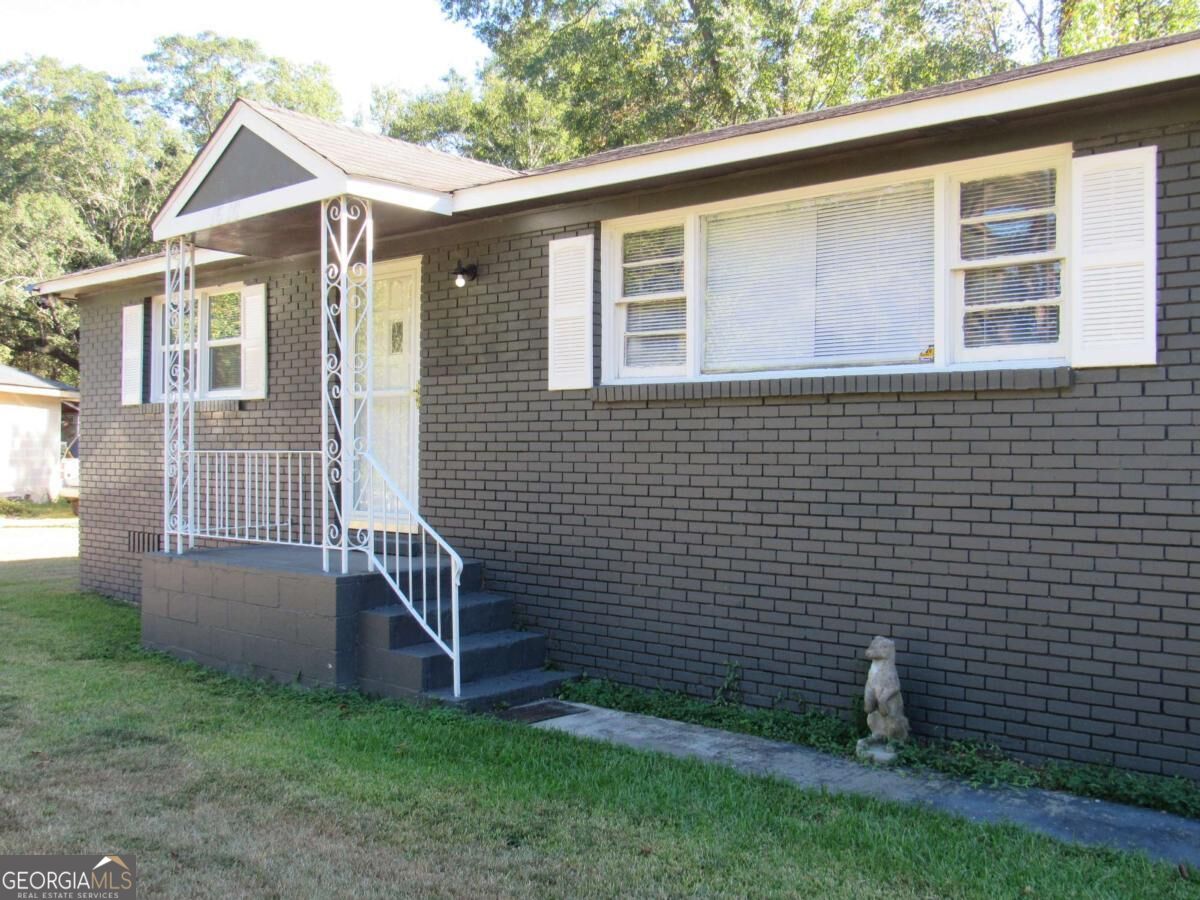 1616 Mathis Circle Property Photo 9