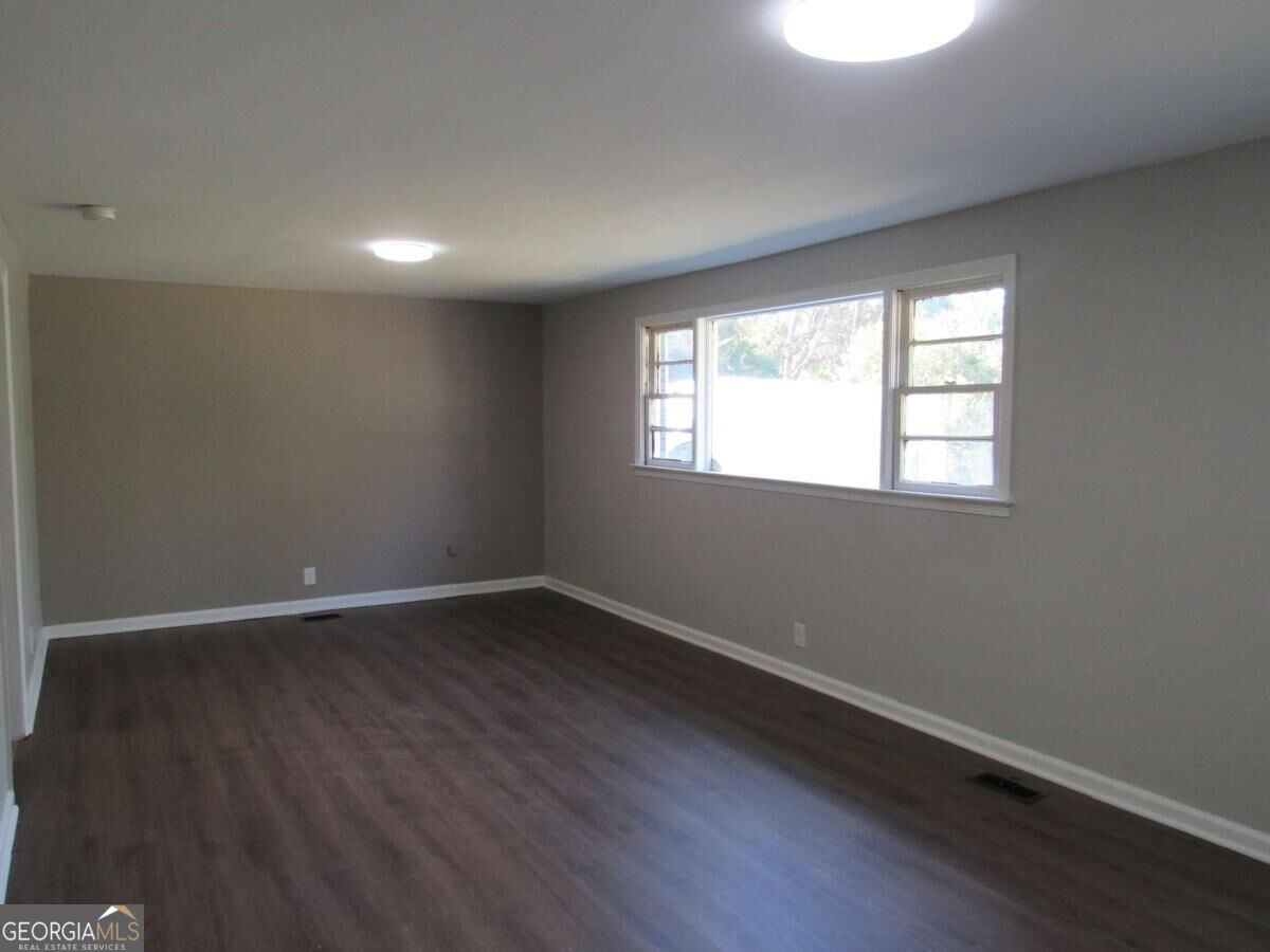 1616 Mathis Circle Property Photo 11